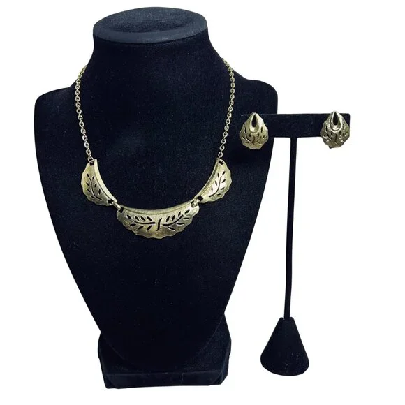 Vintage Gold Tone Leaf Bib Necklace And Clip On Earrings Set (5726) - Picture 1 of 10